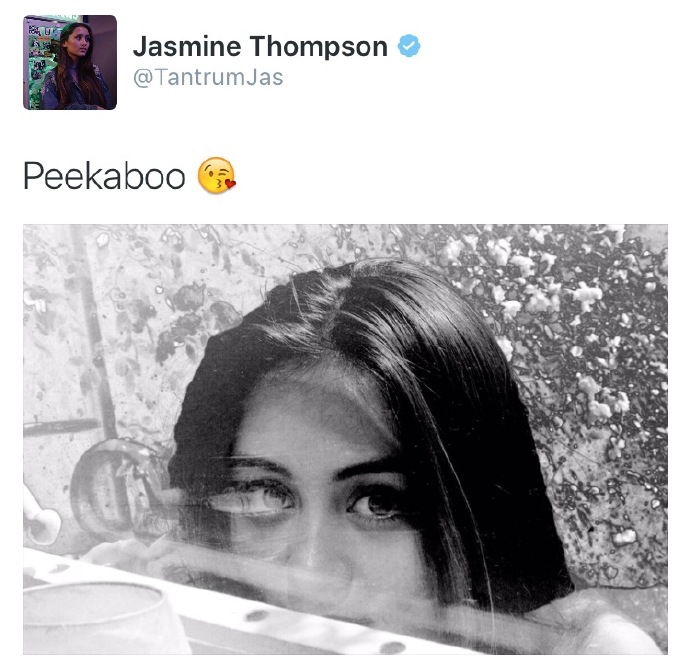 贾思敏·汤普森（Jasmine Thompson）是英国唱作歌手。汤普森出生在英国，是半个中国人。她的YouTube频道有超过100万的用户订阅和超过1.2亿的评论。