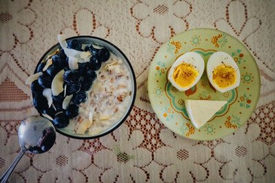 7月7日，晴。一人食·早餐——overnight oatmeal，白煮蛋，奶酪。（昨天太忙忘了发：）