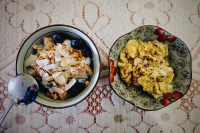 7月8日，晴。一人食·早餐——酸奶拌麦片，西式炒蛋。