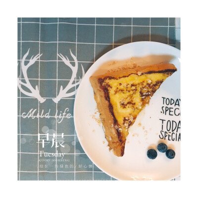 周六的早餐 比平时来得更晚一些～ 花生酱吐司+牛奶君