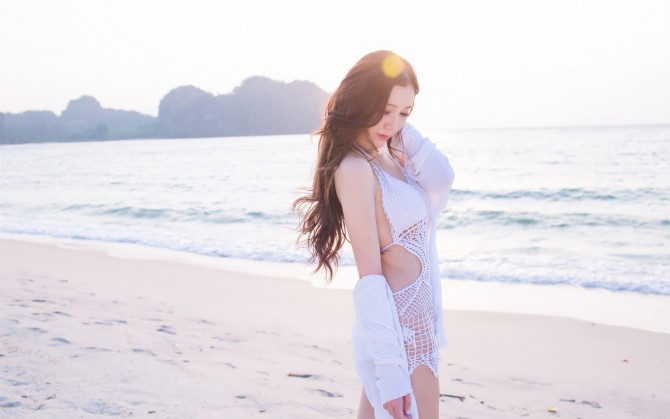 性感海边美女宽屏桌面壁纸 高清