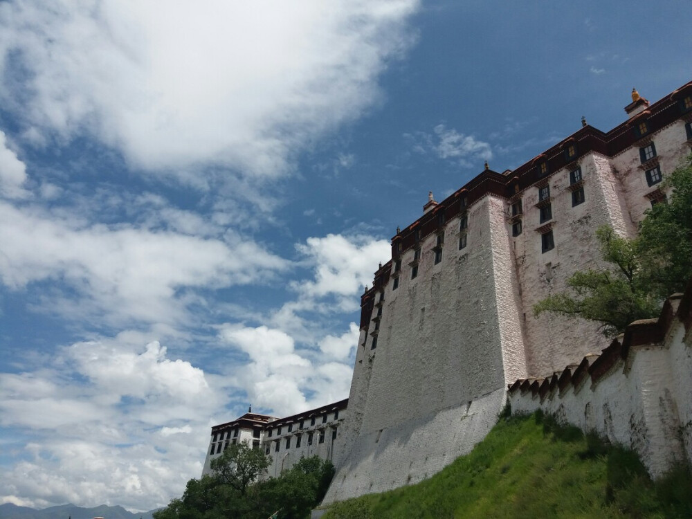 布宫的后院一景