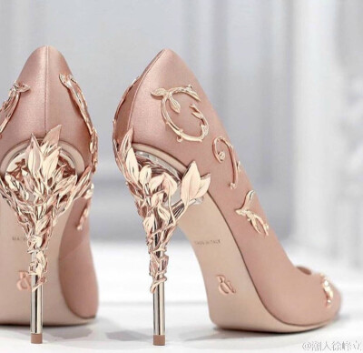 婚鞋-----喜欢一个人，始于颜值，陷于才华，忠于人品。
