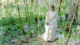 2015 《Lady Chatterley’s
Lover》（查泰莱夫人的情人）是英国作家戴维-赫伯特-劳伦斯的最后一部长篇小说，西方十大情爱经典小说之一。因大量情爱描写，被禁30年后才公开出版。故事描述第一次世界大战后英国贵族克利福德的妻子康妮与守林人梅勒斯之间充满生命激情的爱情。L【爱情】【英国/720P】查特莱夫人的情人 Lady...