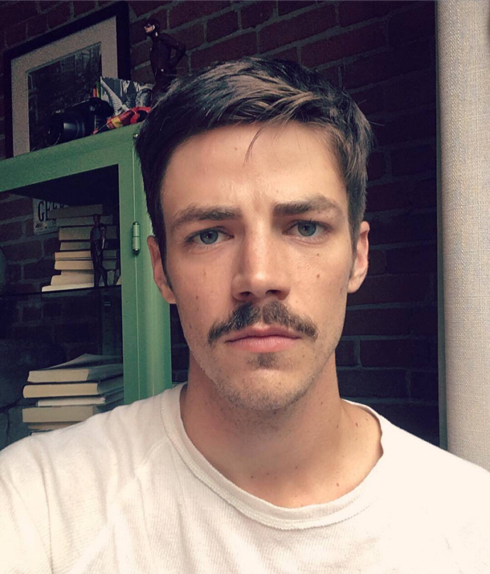 闪电侠grant gustin