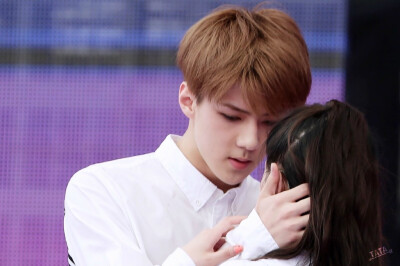 EXO SEHUN 吴世勋 cr:logo