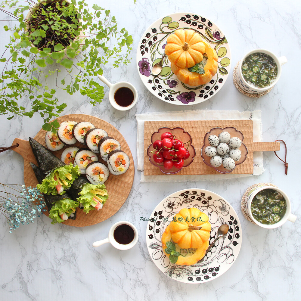 海苔紫菜包饭、
寿司卷、
南瓜秋葵炖蛋、
紫菜蛋花汤、
火龙果、
樱桃~