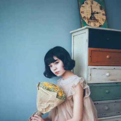 女头像 by：朵莉