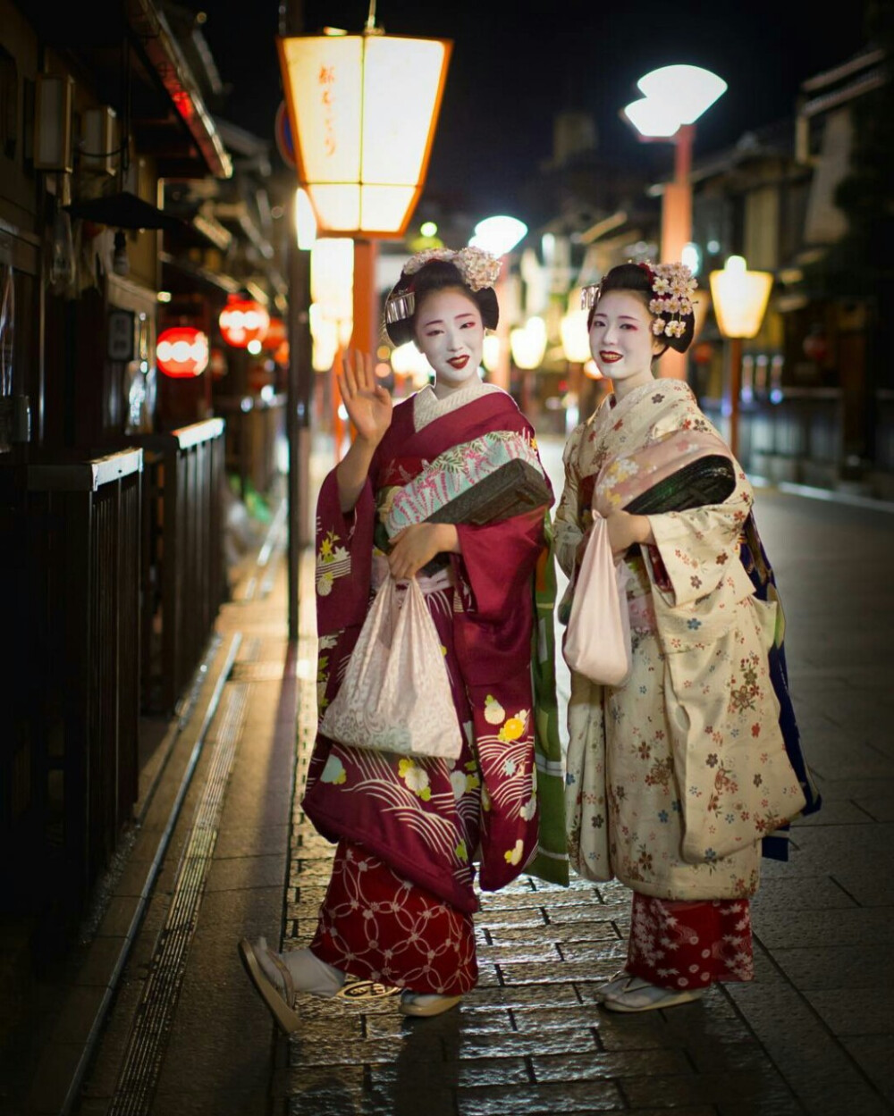 夜晚的京都，舞伎，「店出し」。