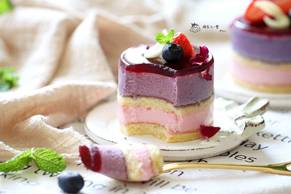梦幻双层慕斯蓝莓蛋糕镜面