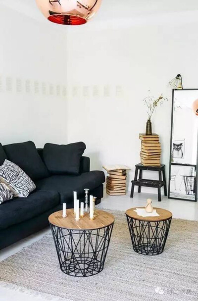 原来收纳桶也是这么的调皮，跨界当起了小茶几，哈哈~