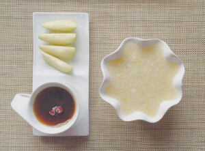 0713早餐  粥（白米小米燕麦米）＋红糖玫瑰＋梨＋萝卜干