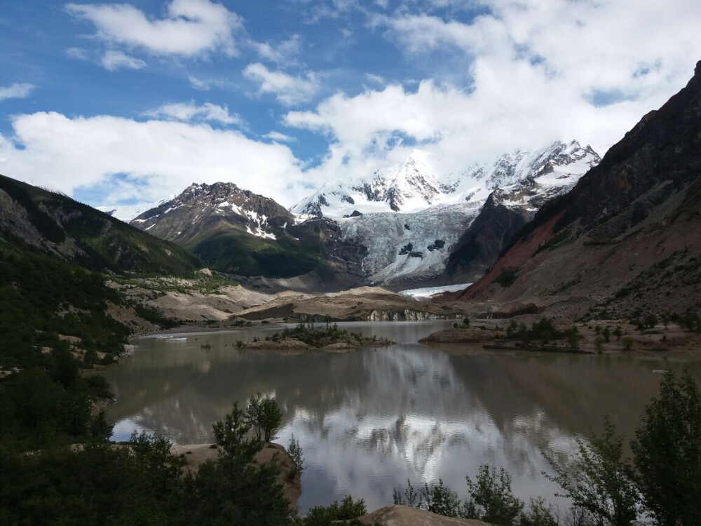 雪化成湖，湖中见雪