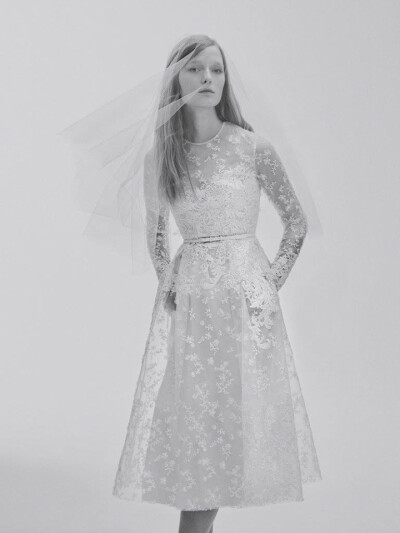 Elie Saab（艾莉·萨博）释出2017春季婚纱系列LookBook 这是品牌推出的首个婚纱系列