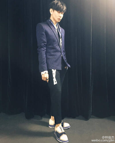 突然被林俊杰和张艺兴同时圈粉！这个造型是林俊杰颜值巅峰！