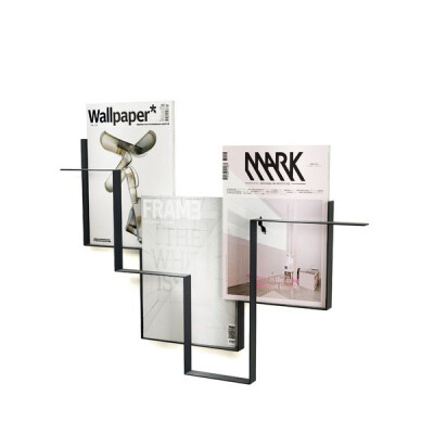 【简约主义置物架】简约主义的壁装式杂志架，两个折叠的金属条就把杂志书本整齐到位；它并不只存储，也是用另一种形式展示，让墙面吸睛迷人。￥39