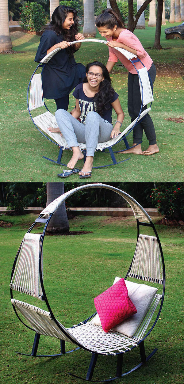 来自印度浦那的学生将摇椅和吊床结合在一起，设计出这款吊床摇椅。她们利用黑铁结构和不同的编织方式，在椅子底端增加了弧形的支撑，使它可以摇晃。椅子的结构是圆形的，看上去就像是一个环形一样。更多精彩设计：http://www.shejipi.com/124209.html