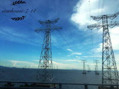 大巴车过虎门大桥时的窗外风景