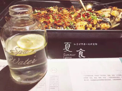 烤鱼这么油辣的食物 Spawater怎么能少？最近爱宠小瓶子不仅胖胖的很可爱 最主要携带太方便✌️