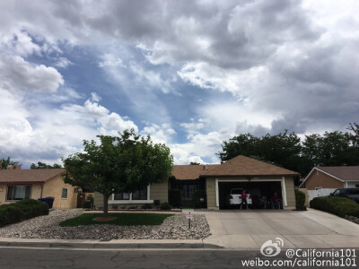 新墨西哥最大城市Albuquerque，“绝命毒师”的拍摄场地，老白家原来就是普通民宅，房主大妈人挺好的让拍照聊了一会，要知道是民宅就不会去打扰人家了，同情ing并表sorry。吃了meth donut，一点都不high，差评！老白…