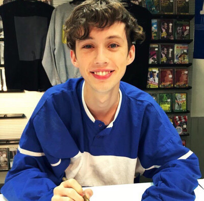 TroyeSivan、戳爷！一个笑容甜到蛀牙！