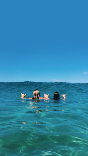 闺蜜照，海是倒过来的天