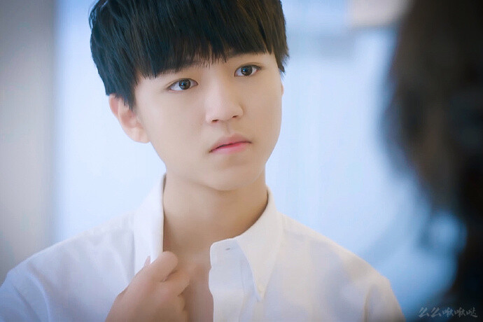 嘻嘻…欢迎迷妹们来填台词@TFBOYS-王俊凯 #王俊凯##王俊凯摩天轮的思念#