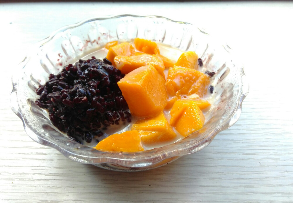 2016.7.21 早餐
豆浆芒果黑米捞，好饱