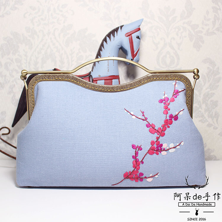 #阿呆de手作#27唇形牛仔蓝刺绣口金包 气质款手工包重工款可定制 妈妈生日礼物