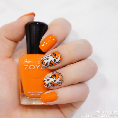 属于夏天的闪亮橘色和牵牛花，使用颜色 zoya cam & OPI It's in the clouds，板子born pretty
store bpl-029#美甲日记# 圈@刷刷我的指甲 2美国