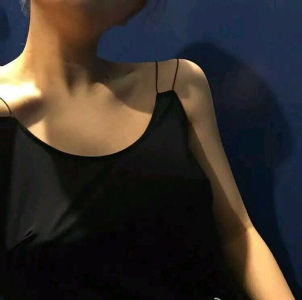 头像女生锁骨