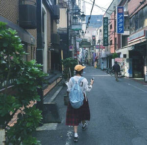 MIX调色： ☞ 效果 胶片 F3+80％ ☞ 调节 曝光+10 ☞ 对比度-70 ☞ 层次+10 ☞ 美肤+30 ☞ 色彩 色温-30