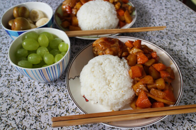 土豆鸡腿饭。