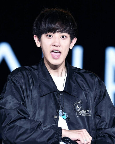 好像要从口袋里拔剑╭(°A°`)╮