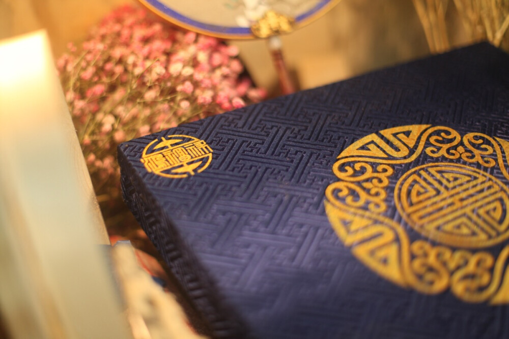 宋锦实木扇盒，也可以盛放其他物品