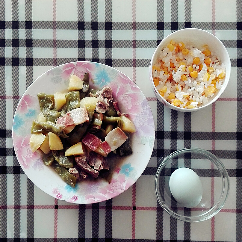 【Lunch】金华火腿炖豆角儿+大碴子饭+咸鸭蛋～金华火腿是从豆果买滴，好贵滴(/≧▽≦/)不过好吃，很值得～