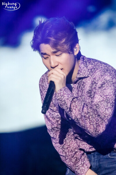 #BIGBANG出道十周年# 16.07.21 BIGBANG MADE［V.I.P］TOUR in ZHONGSHAN 姜大声 大声 DAESUNG 声妹
想把对你们炽热的目光
不自觉的脸红和砰砰的心动
通通送给你们❤️
太好看的五位哥哥