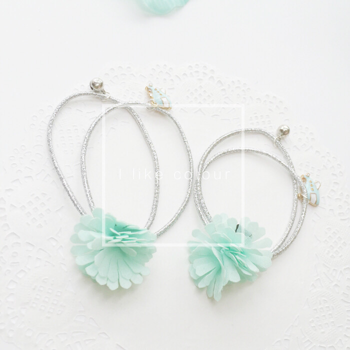 嫩嫩薄荷色小花朵皮筋手链 还有薄荷色的小飞机哦~