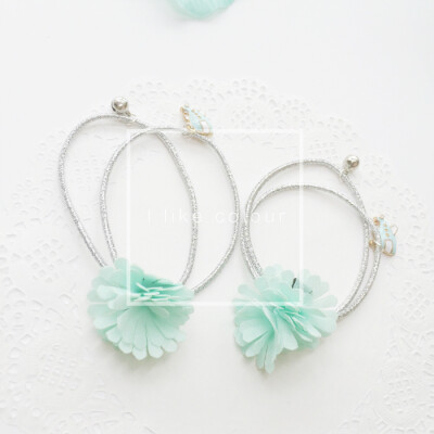 嫩嫩薄荷色小花朵皮筋手链 还有薄荷色的小飞机哦~