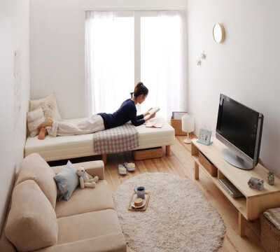 单人床款式可借鉴 增加储物空间
沙发地毯可借鉴 浅棕色调