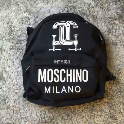 moschino 经典款背包
SIZE：38X35.5X17cm