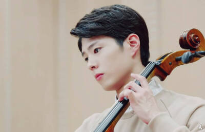 明日如歌里的大提琴少年。