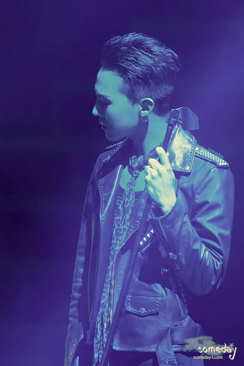 权志龙帅气皮衣权