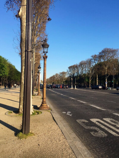 巴黎香街Les Champs-Elysées 