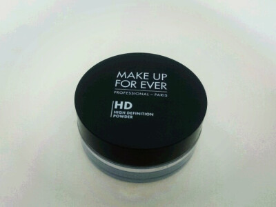 make up forever HD.绝对真爱，两百多值得。粉质细腻，自然，控油力强。终于可以不脱了。。。。