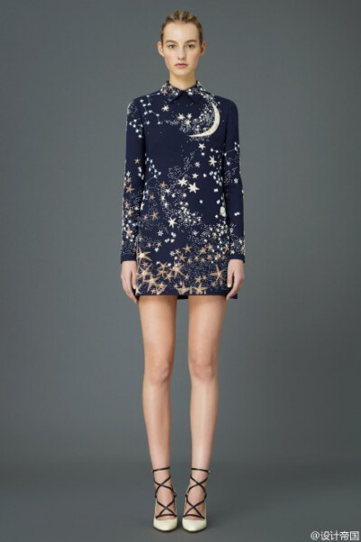 Valentino 2015 Pre-Fall ，时装上的宇宙星辰。
服装设计 设计 服装 