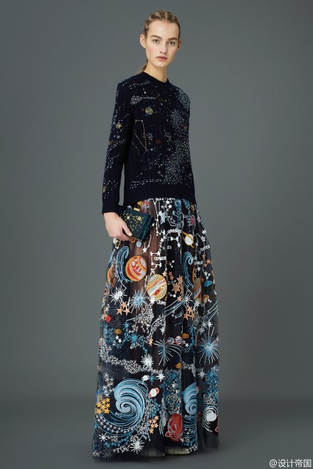 Valentino 2015 Pre-Fall ，时装上的宇宙星辰。
服装设计 设计 服装 