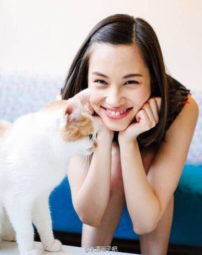 水原希子与猫系列 清纯、妩媚、纯真、狡黠都是你 kiko啊，其实你也是一只猫吧