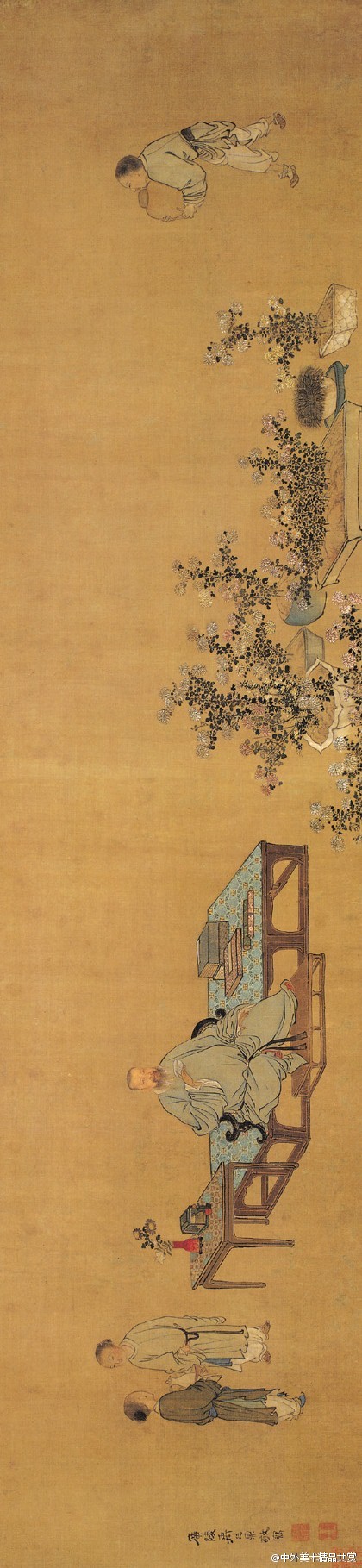 清 禹之鼎 《王原祁艺菊图卷》——绢本设色，32.4 × 136.4 厘米，现臧故宫博物院。此画吸收了“波臣派”画法，人物面部以细线勾勒，以淡墨和赭色略作皴染；衣纹兼取李公麟的白描法、马和之的兰叶描，线条飘逸潇洒，洗练流畅，恰当地体现了人物文雅超逸的气质。#中外美术精品共赏##国画#