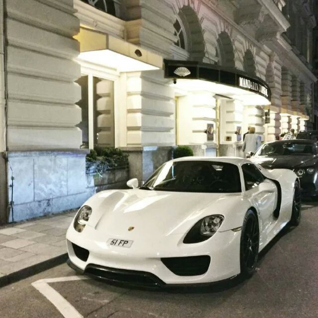 白色保时捷918 Spyder，对这种白色是毫无抵抗力！！！